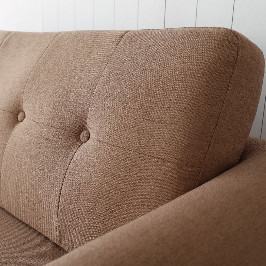 Alma - Retroinspirerad soffa i tyg