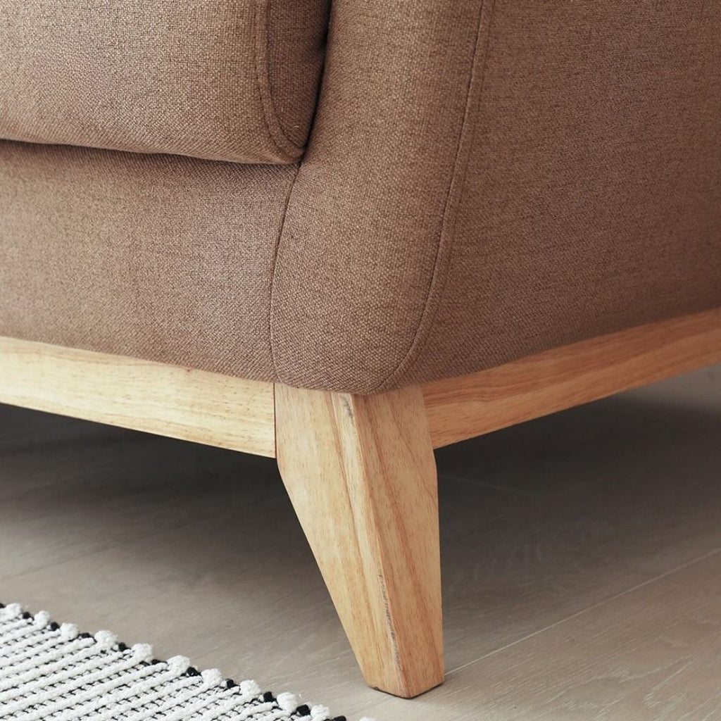 Alma - Retroinspirerad soffa i tyg