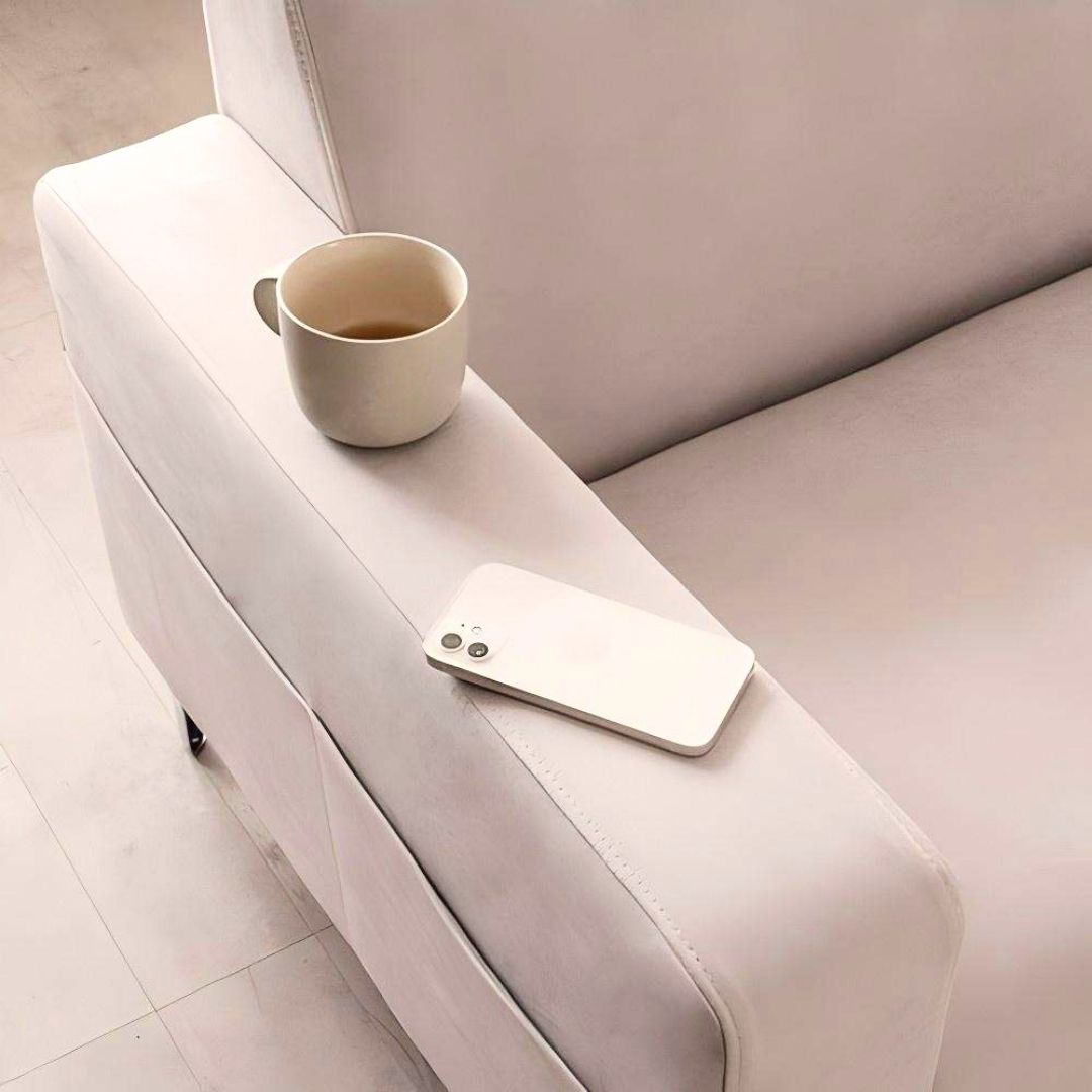 Saga – Minimalistisk schäslongsoffa med elegant puff